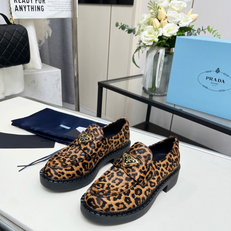 Pra*a leather shoes